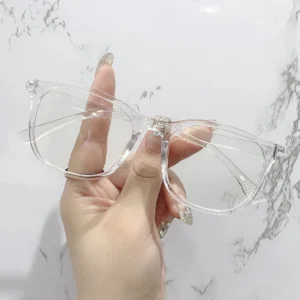 lunettes élégantes transparentes