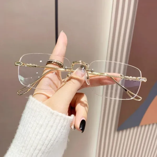 lunettes modernes en métal