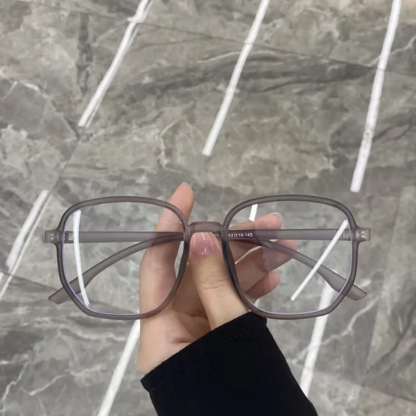 Lunettes minimalistes transparentes