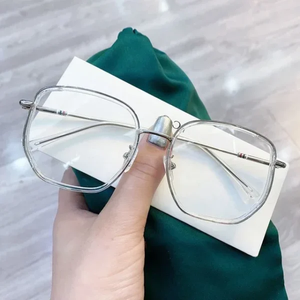 lunettes claires élégantes