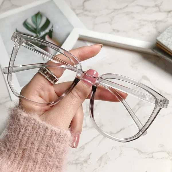 lunettes roses distinctives