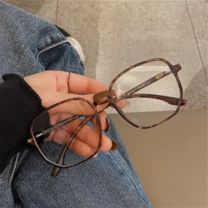 lunettes marron à la mode